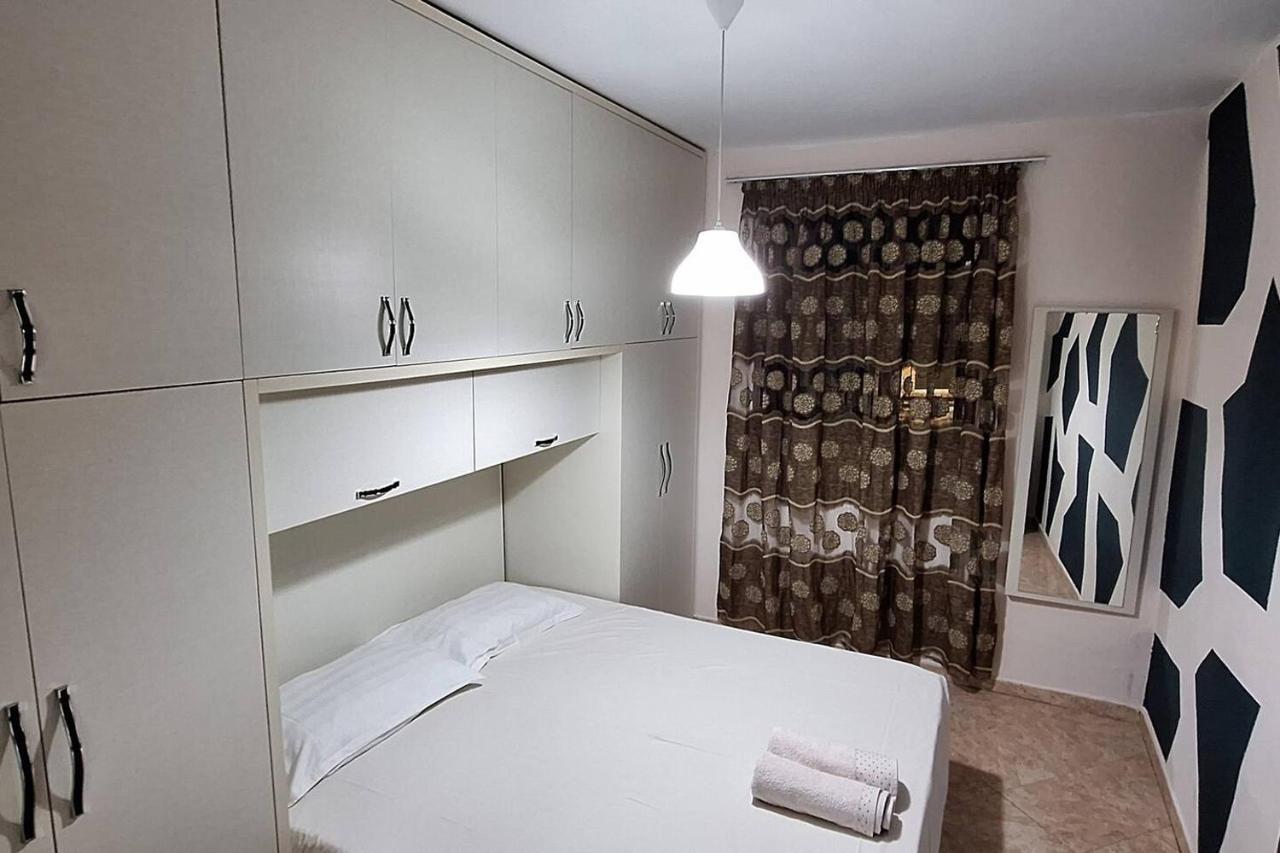 Promenade Apartment In City Centre 培拉特 外观 照片