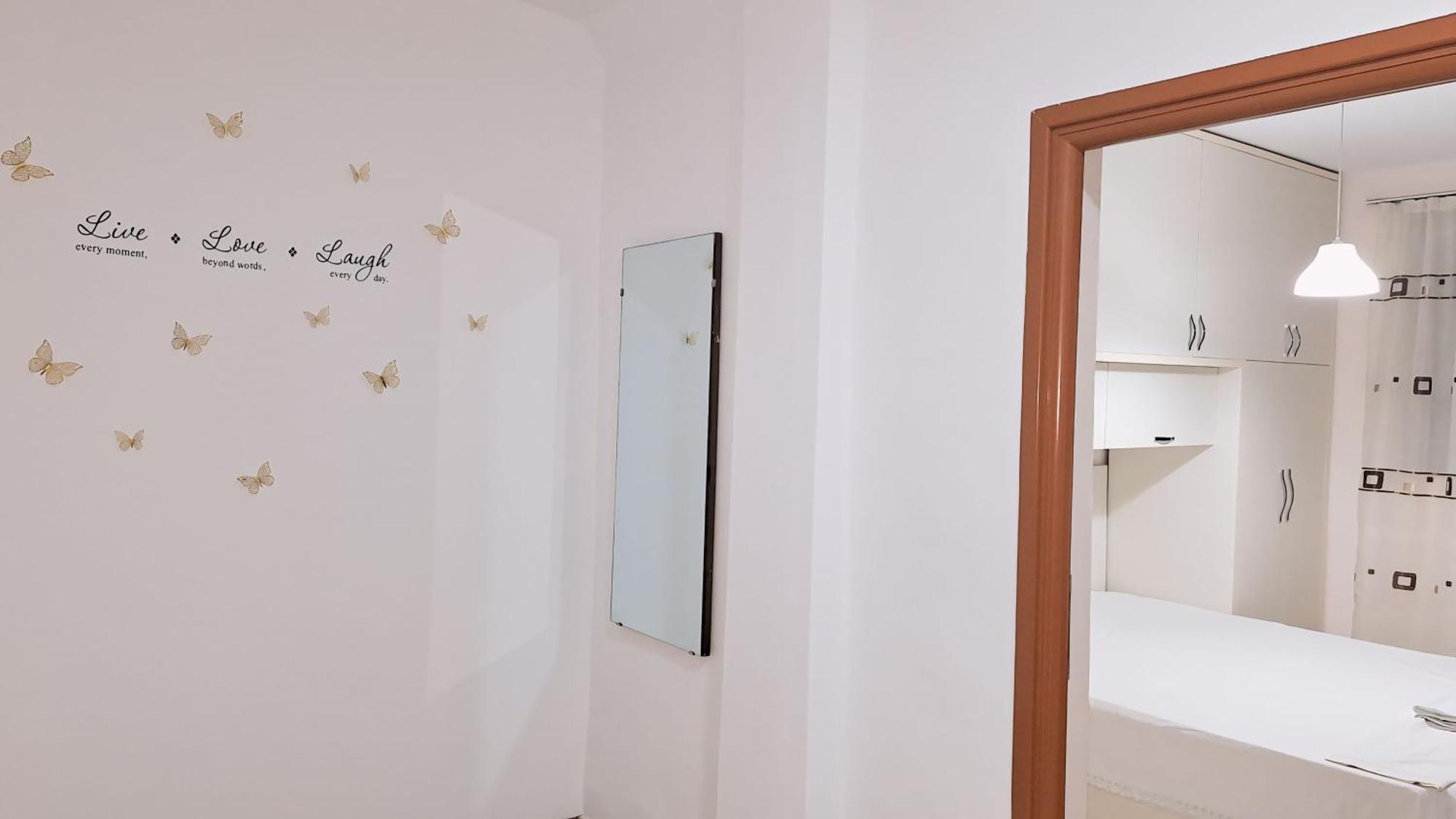 Promenade Apartment In City Centre 培拉特 外观 照片