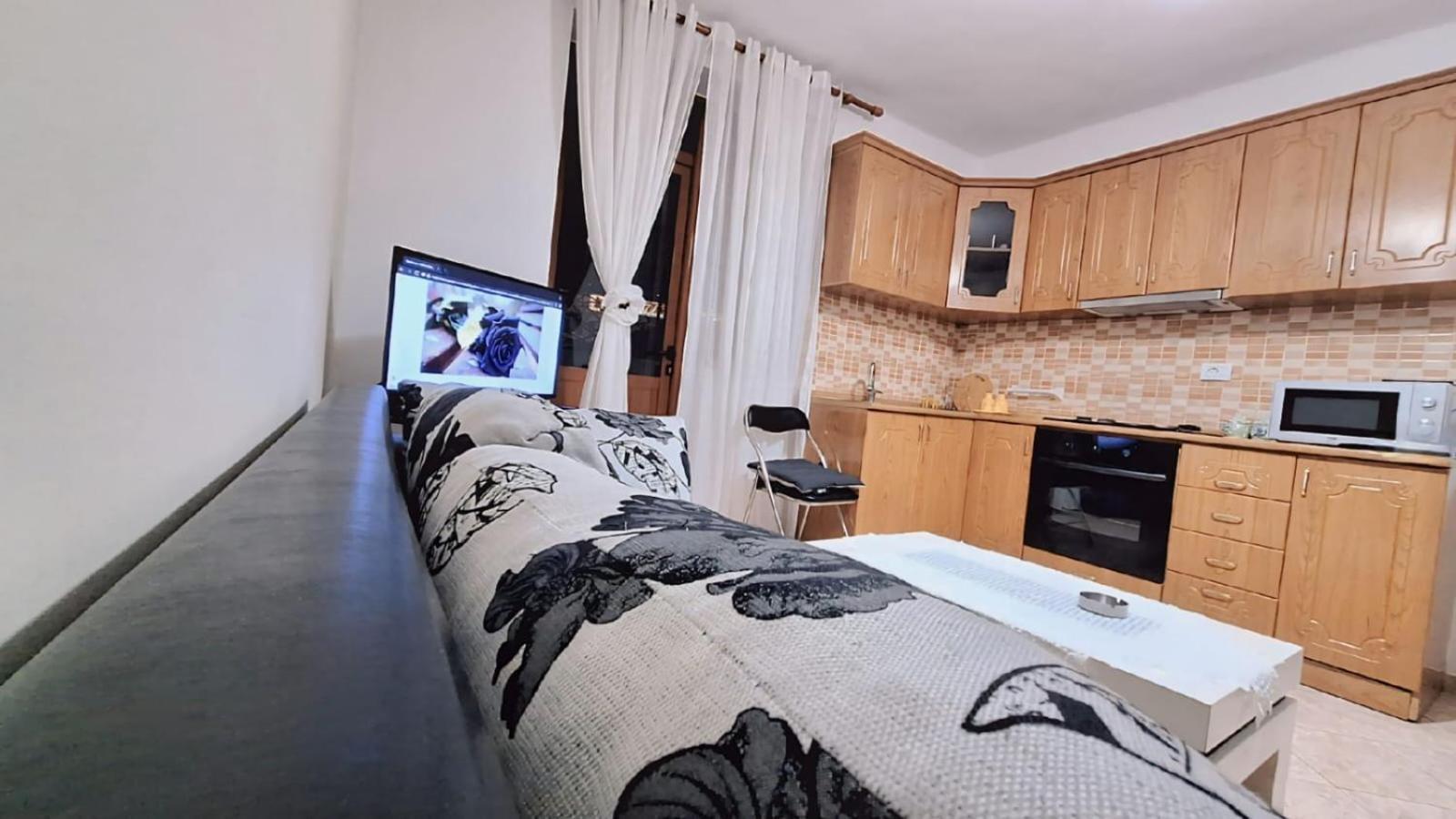 Promenade Apartment In City Centre 培拉特 外观 照片