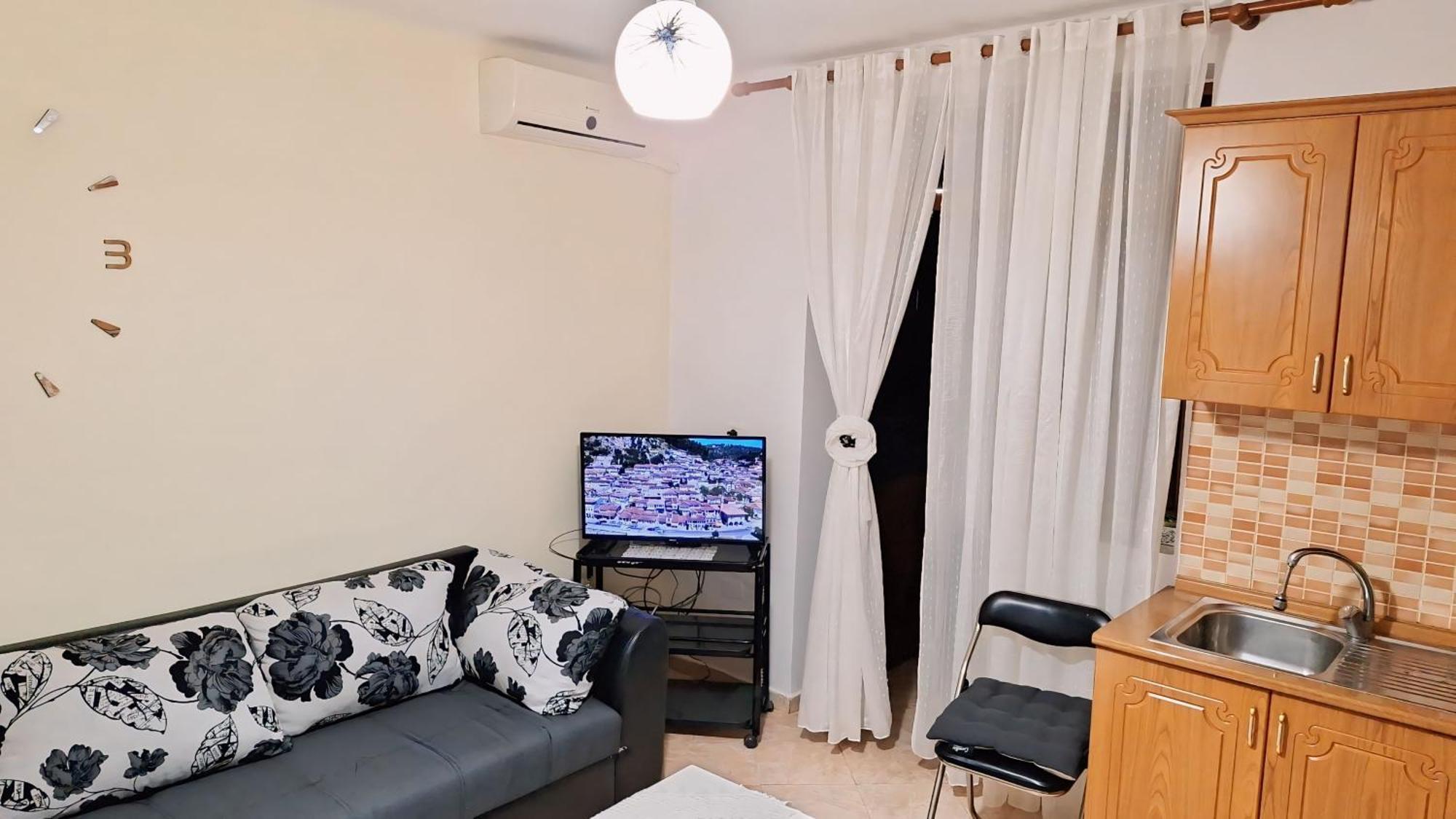 Promenade Apartment In City Centre 培拉特 外观 照片