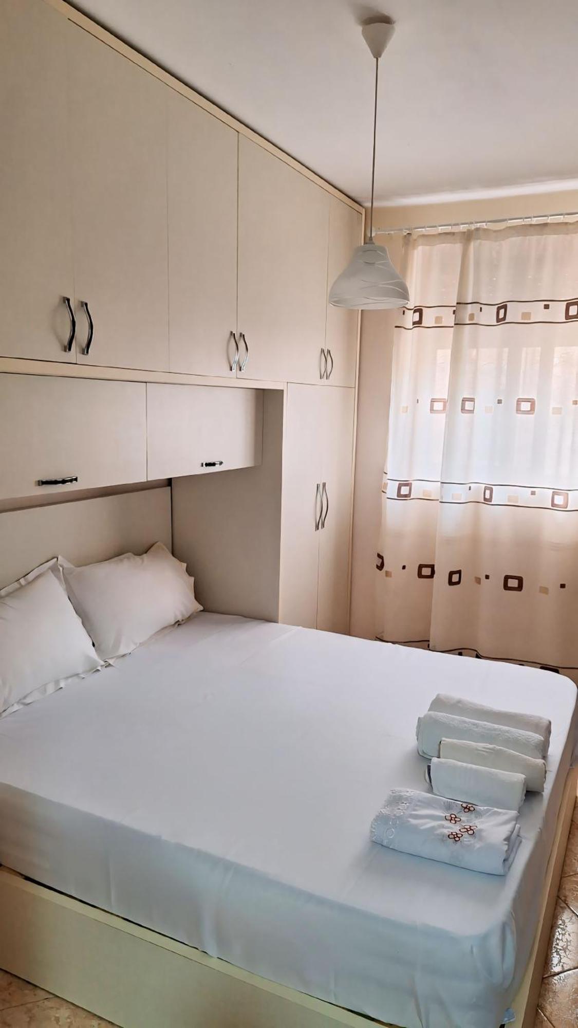 Promenade Apartment In City Centre 培拉特 外观 照片